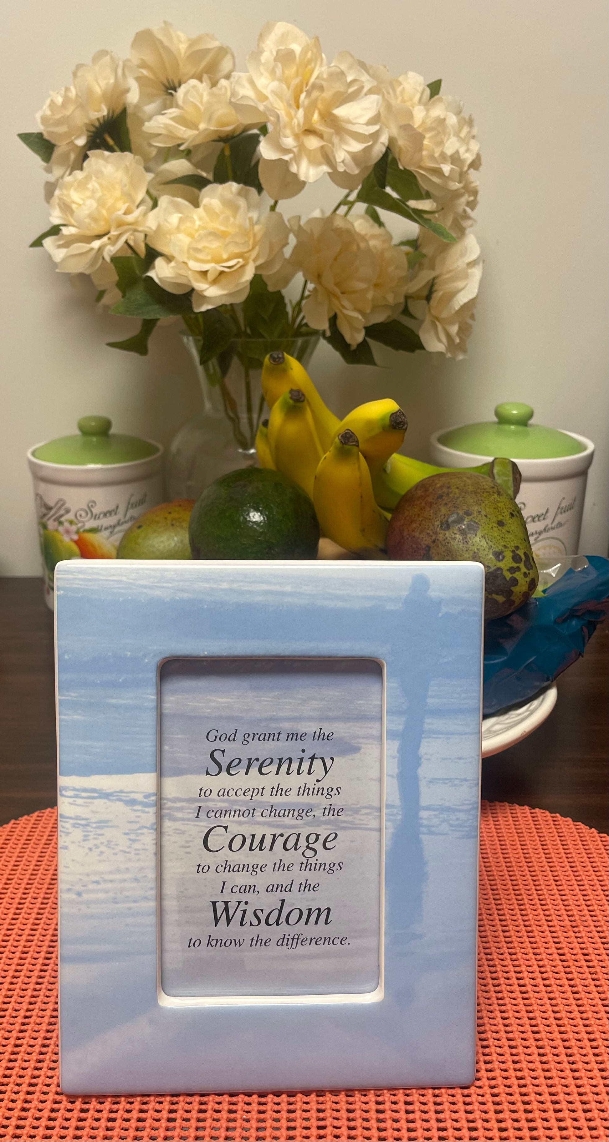 Serenity pray with picture frame.