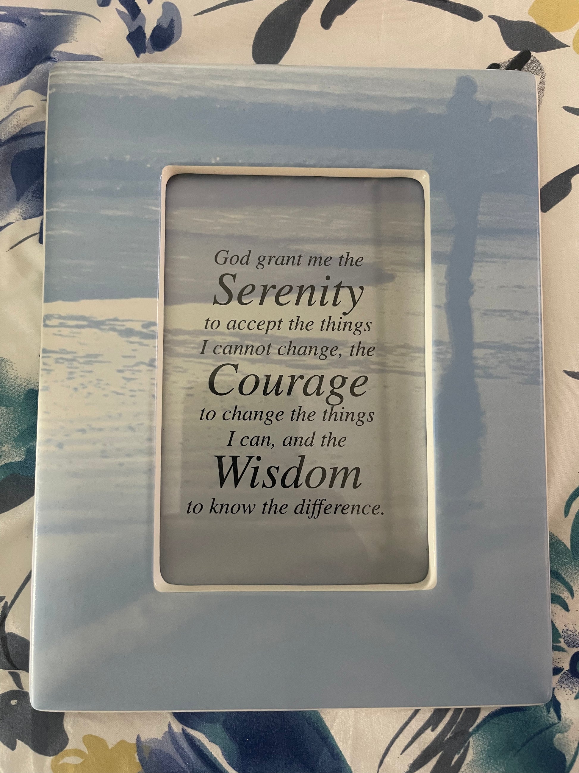 Serenity pray with picture frame.