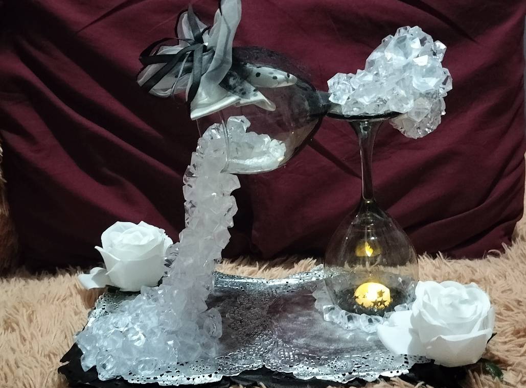 WINE GLASS POURING ICE AND BOW